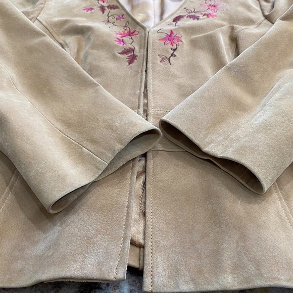 Bandolino Y2K tan embroidered 100% suede jacket - Picture 9 of 15